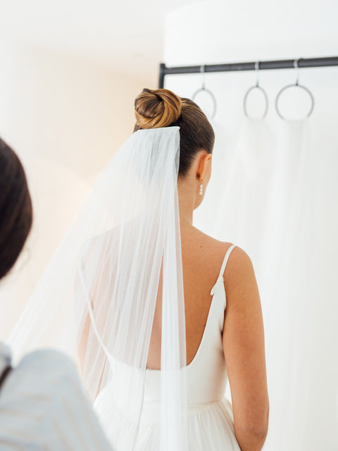 ANDY. single tier veil, barely there, plain tulle.