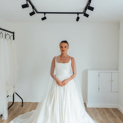 ANDY. single tier veil, barely there, plain tulle.