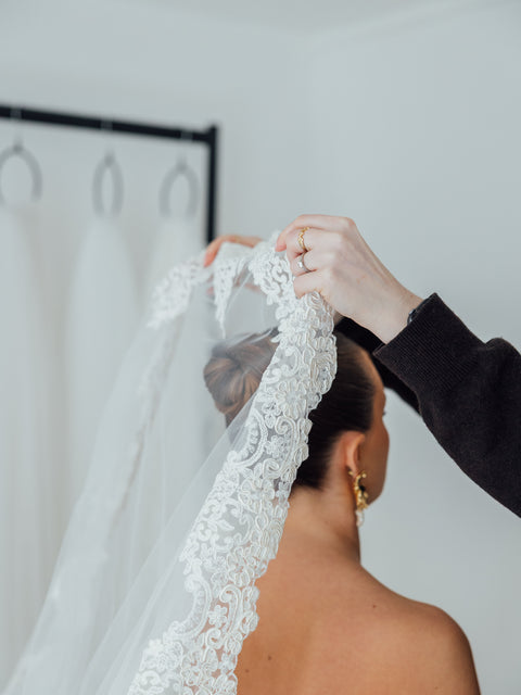 BILLIE. mantilla veil, bold lace edge.