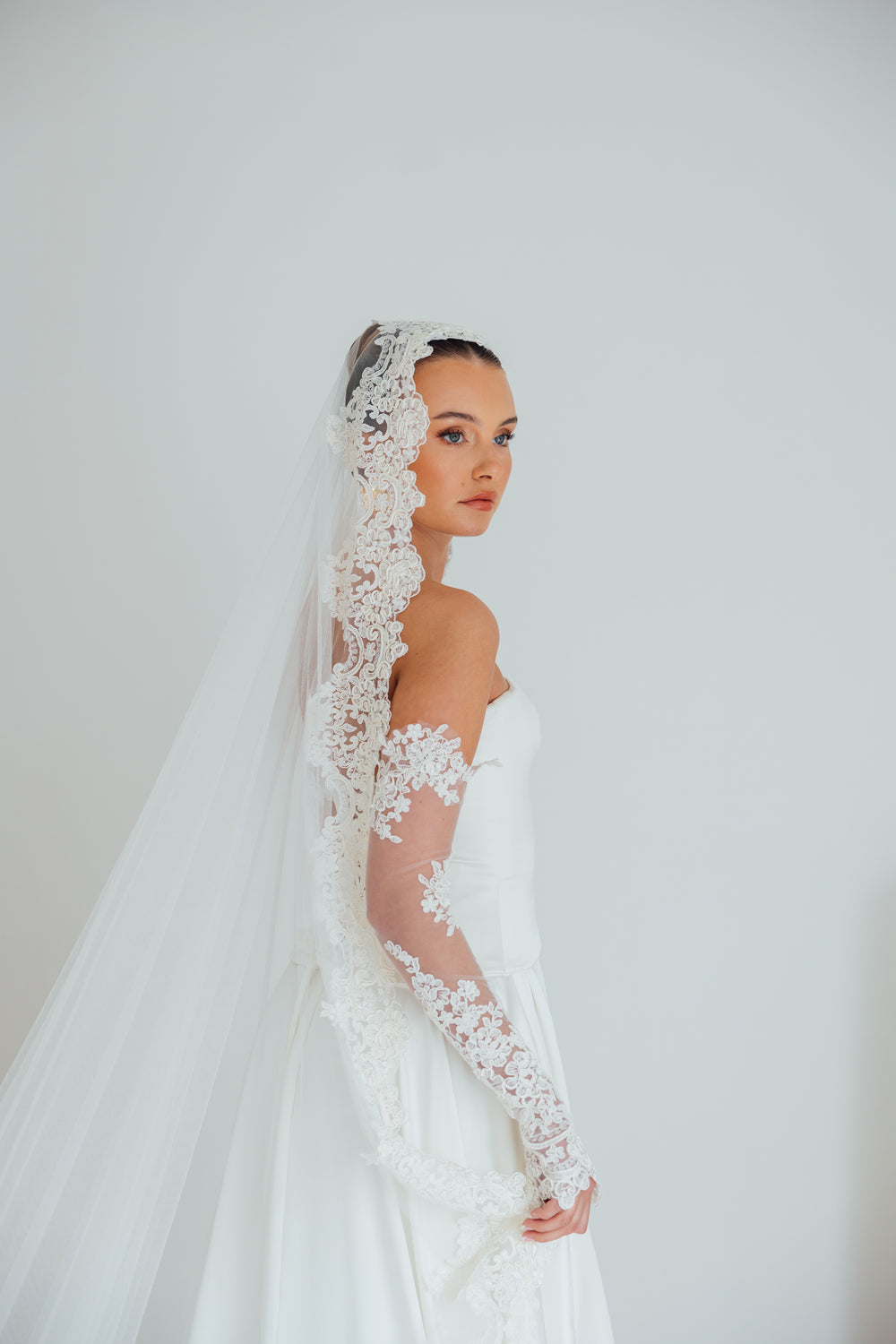 BILLIE. mantilla veil, bold lace edge.