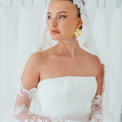 BILLIE. mantilla veil, bold lace edge.
