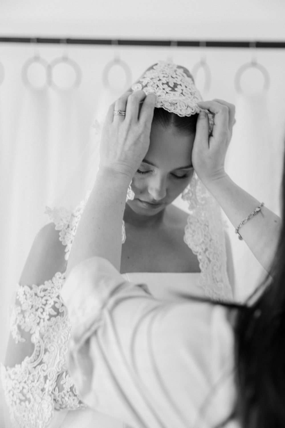 BILLIE. mantilla veil, bold lace edge.