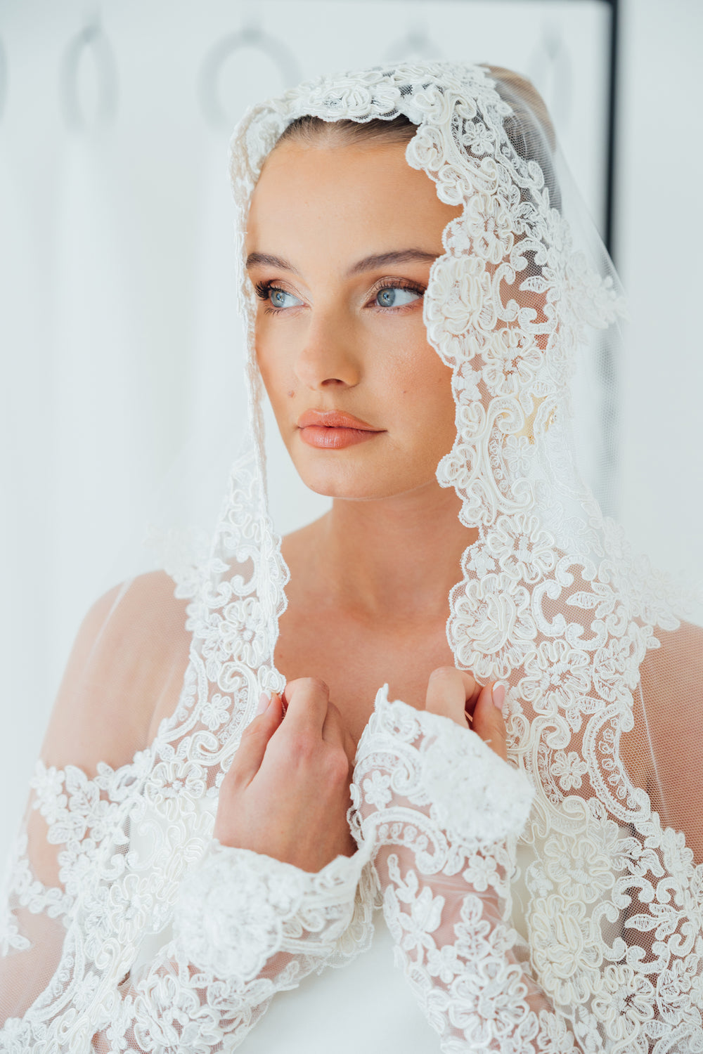 BILLIE. mantilla veil, bold lace edge.