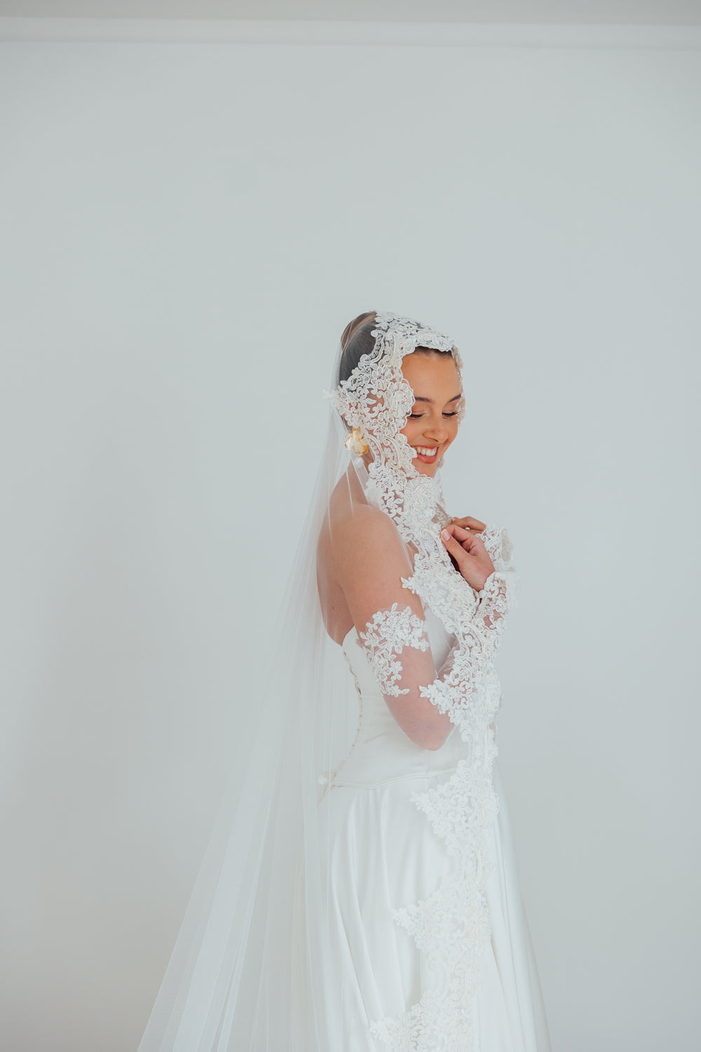 BILLIE. mantilla veil, bold lace edge.