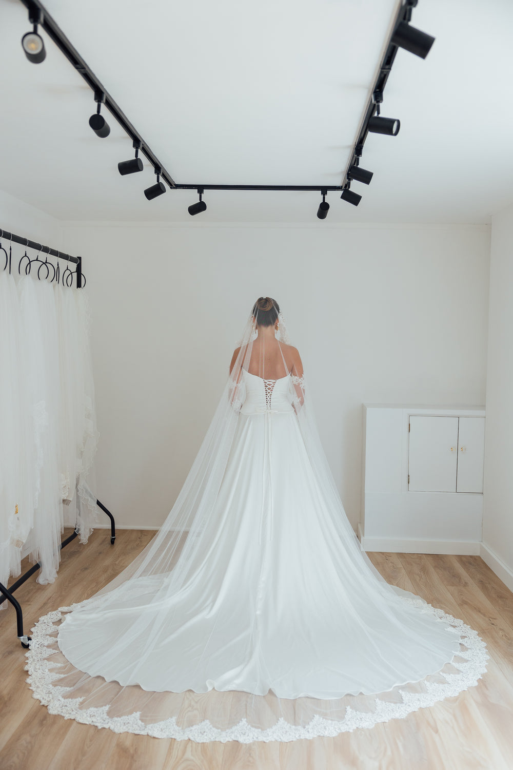 BILLIE. mantilla veil, bold lace edge.