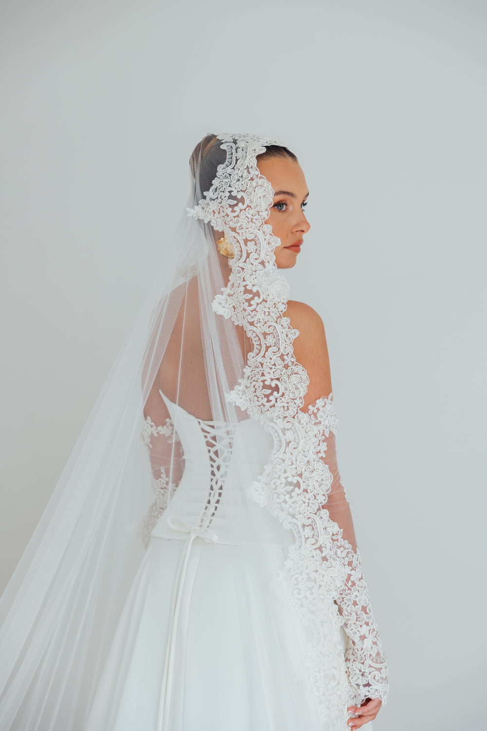 BILLIE. mantilla veil, bold lace edge.