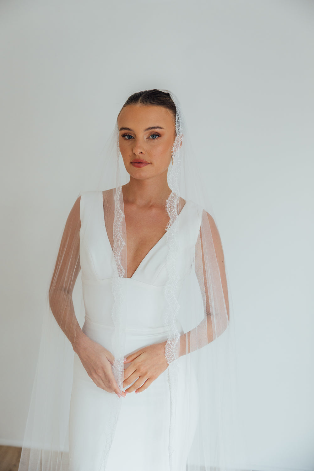 HARRY. single tier veil, eyelash lace trim.