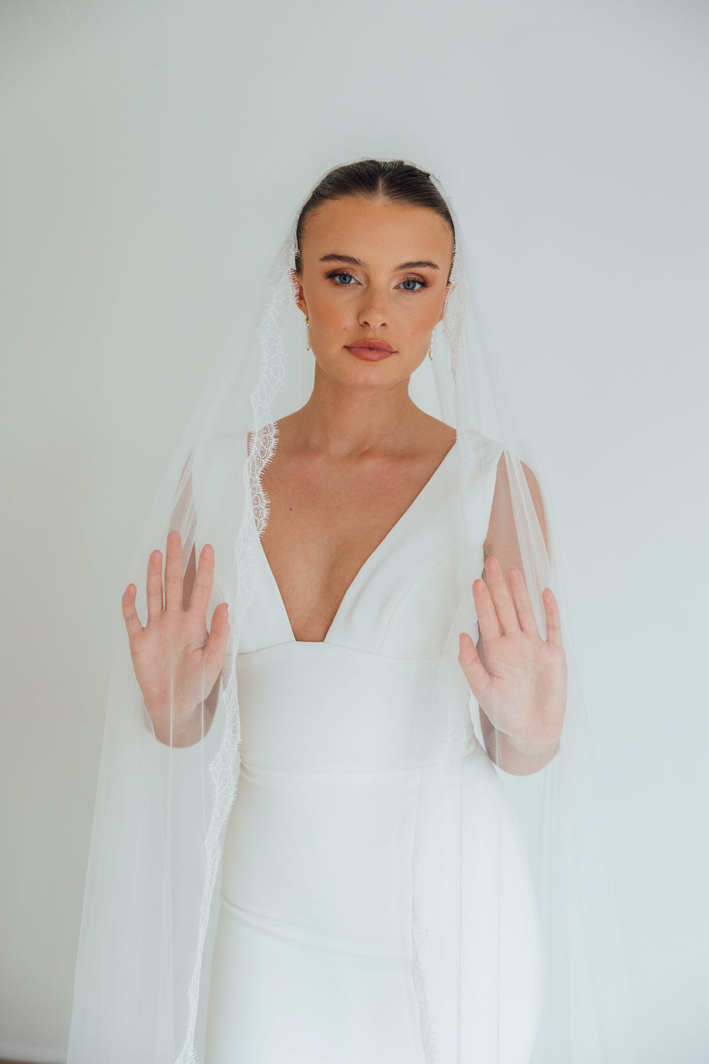 HARRY. single tier veil, eyelash lace trim.
