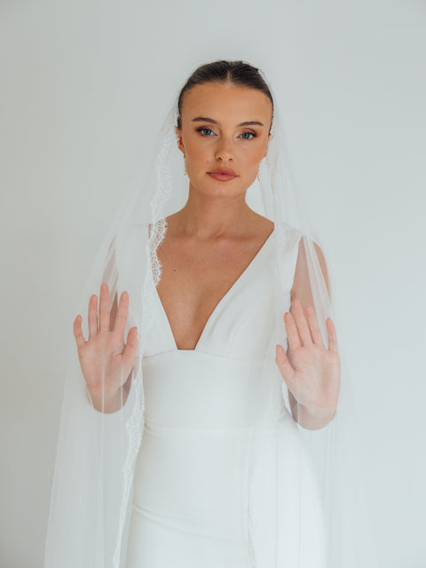 HARRY. single tier veil, eyelash lace trim.