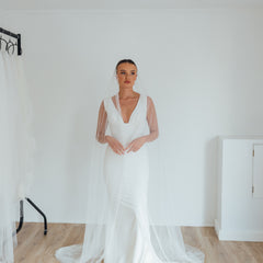 HARRY. single tier veil, eyelash lace trim.