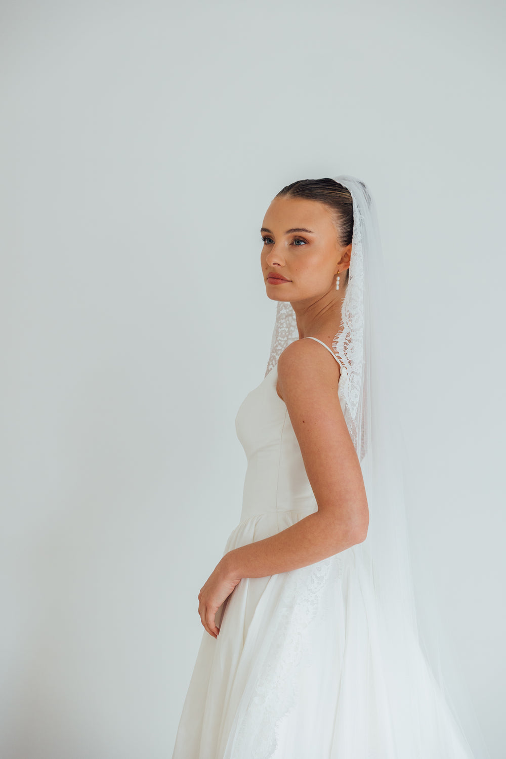 SOPHIE. single tier veil, cord lace trim.