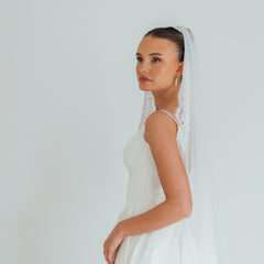 SOPHIE. single tier veil, cord lace trim.
