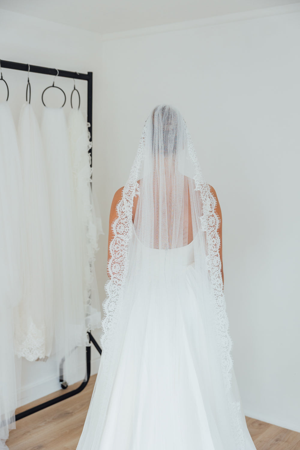 SOPHIE. single tier veil, cord lace trim.