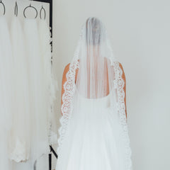 SOPHIE. single tier veil, cord lace trim.