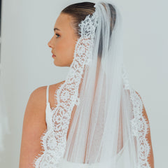 SOPHIE. single tier veil, cord lace trim.