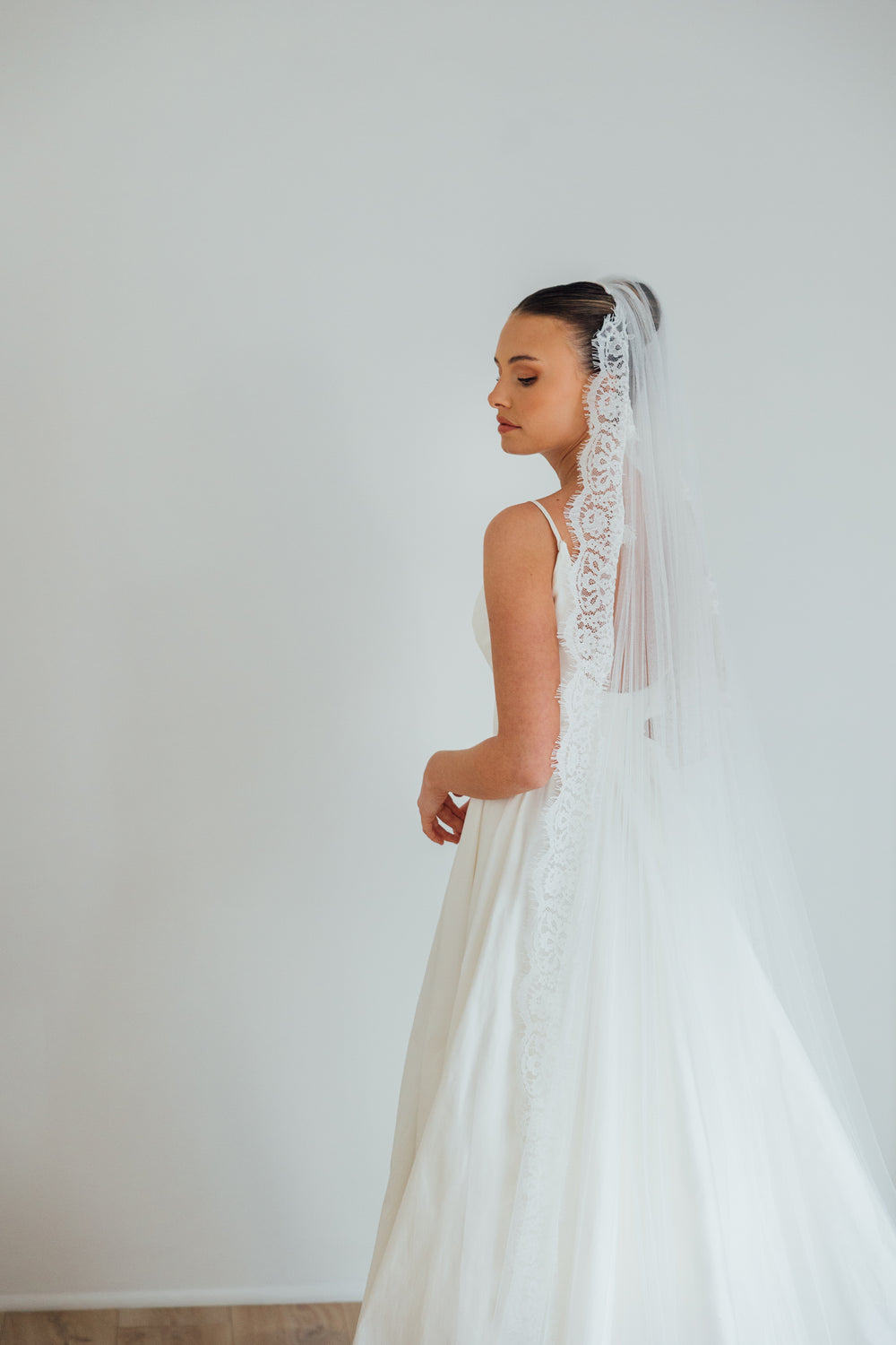 SOPHIE. single tier veil, cord lace trim.