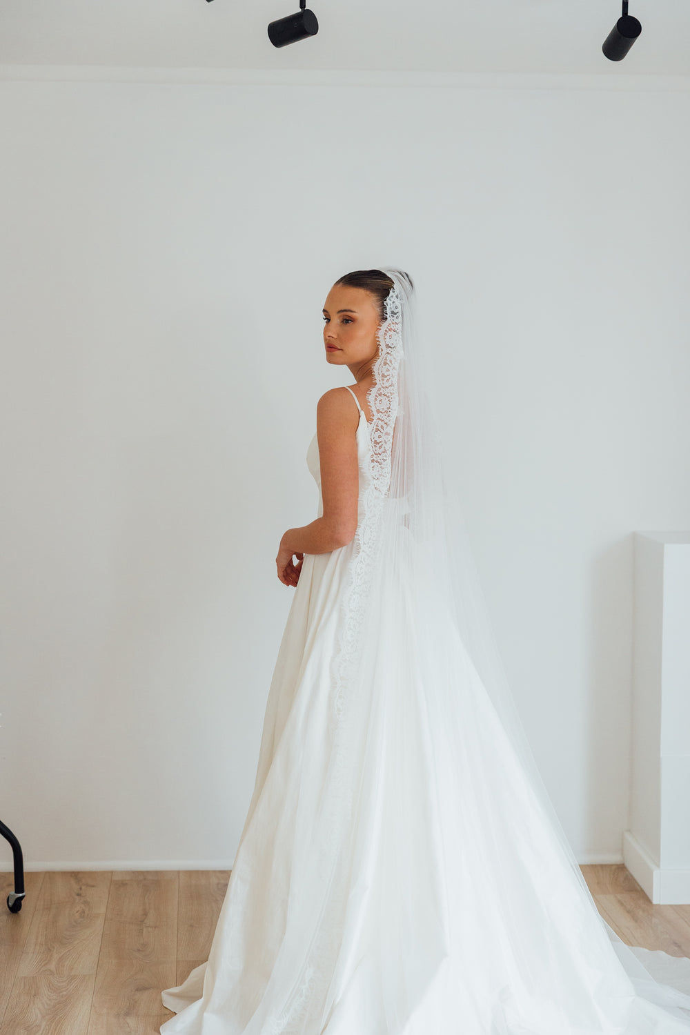 SOPHIE. single tier veil, cord lace trim.