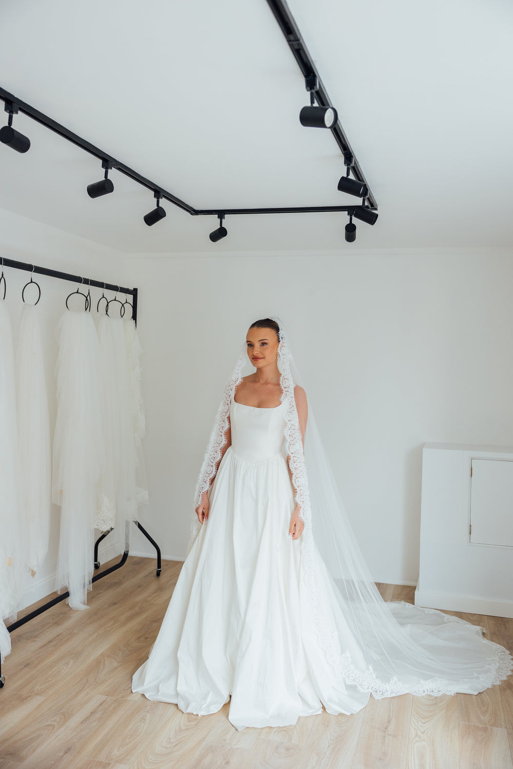 SOPHIE. single tier veil, cord lace trim.