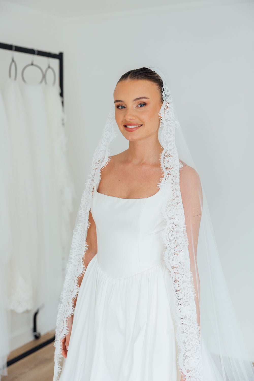 SOPHIE. single tier veil, cord lace trim.