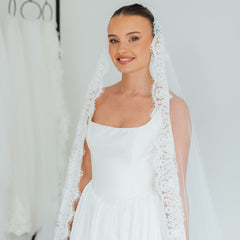 SOPHIE. single tier veil, cord lace trim.