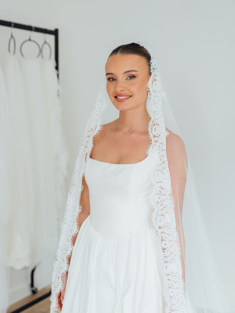 SOPHIE. single tier veil, cord lace trim.