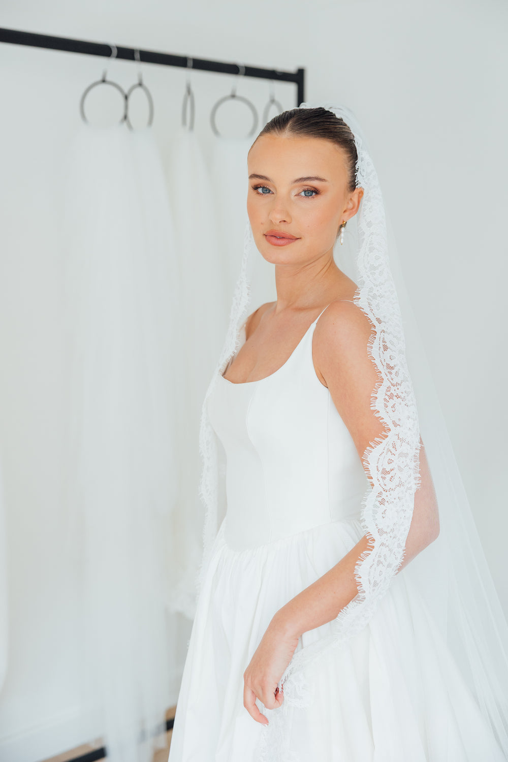 SOPHIE. single tier veil, cord lace trim.