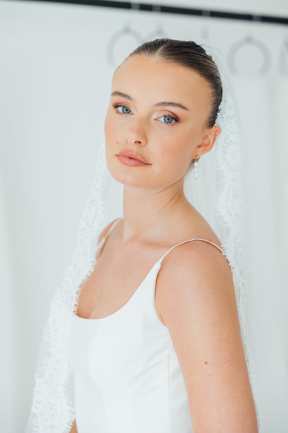 SOPHIE. single tier veil, cord lace trim.