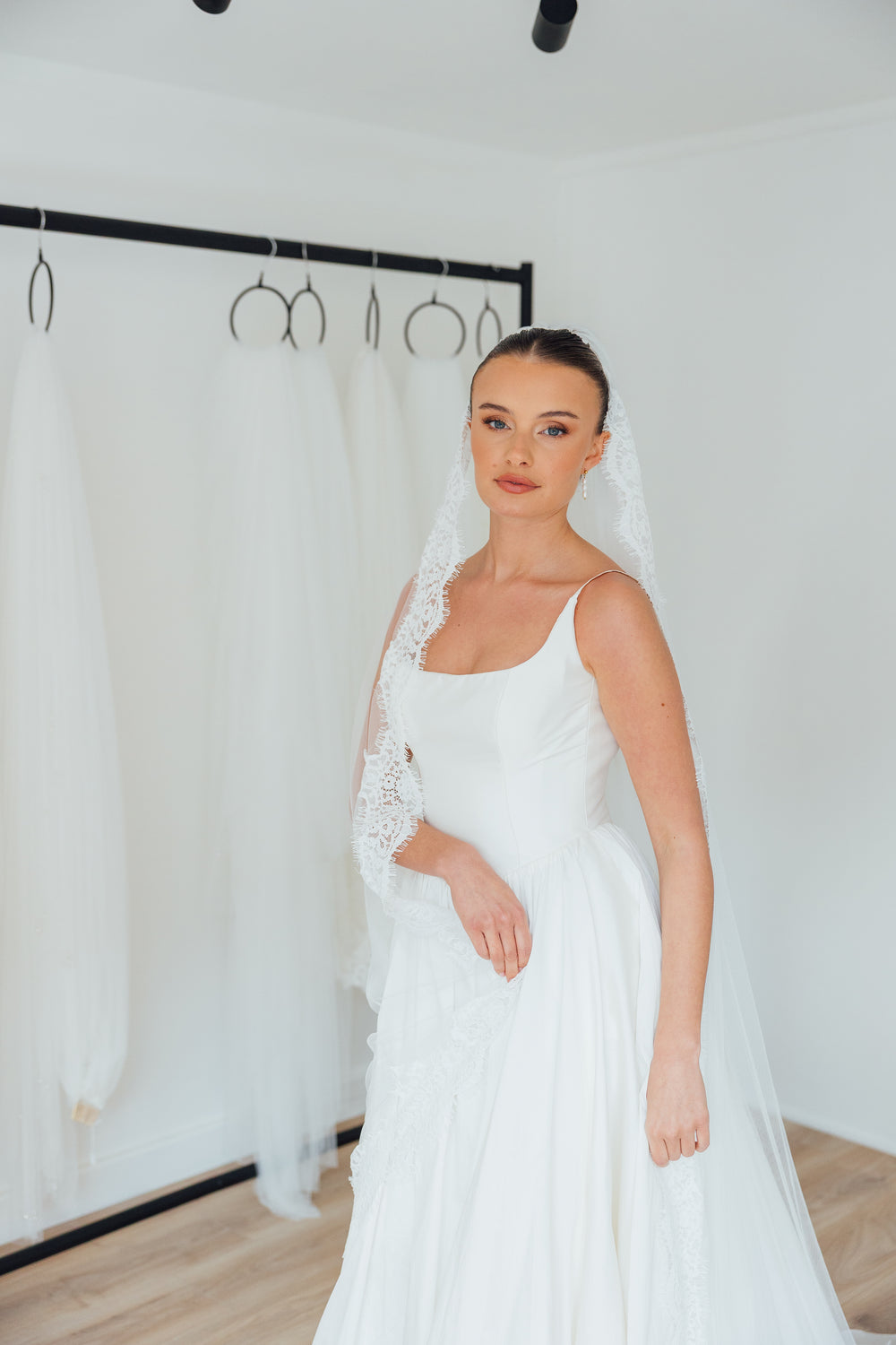 SOPHIE. single tier veil, cord lace trim.