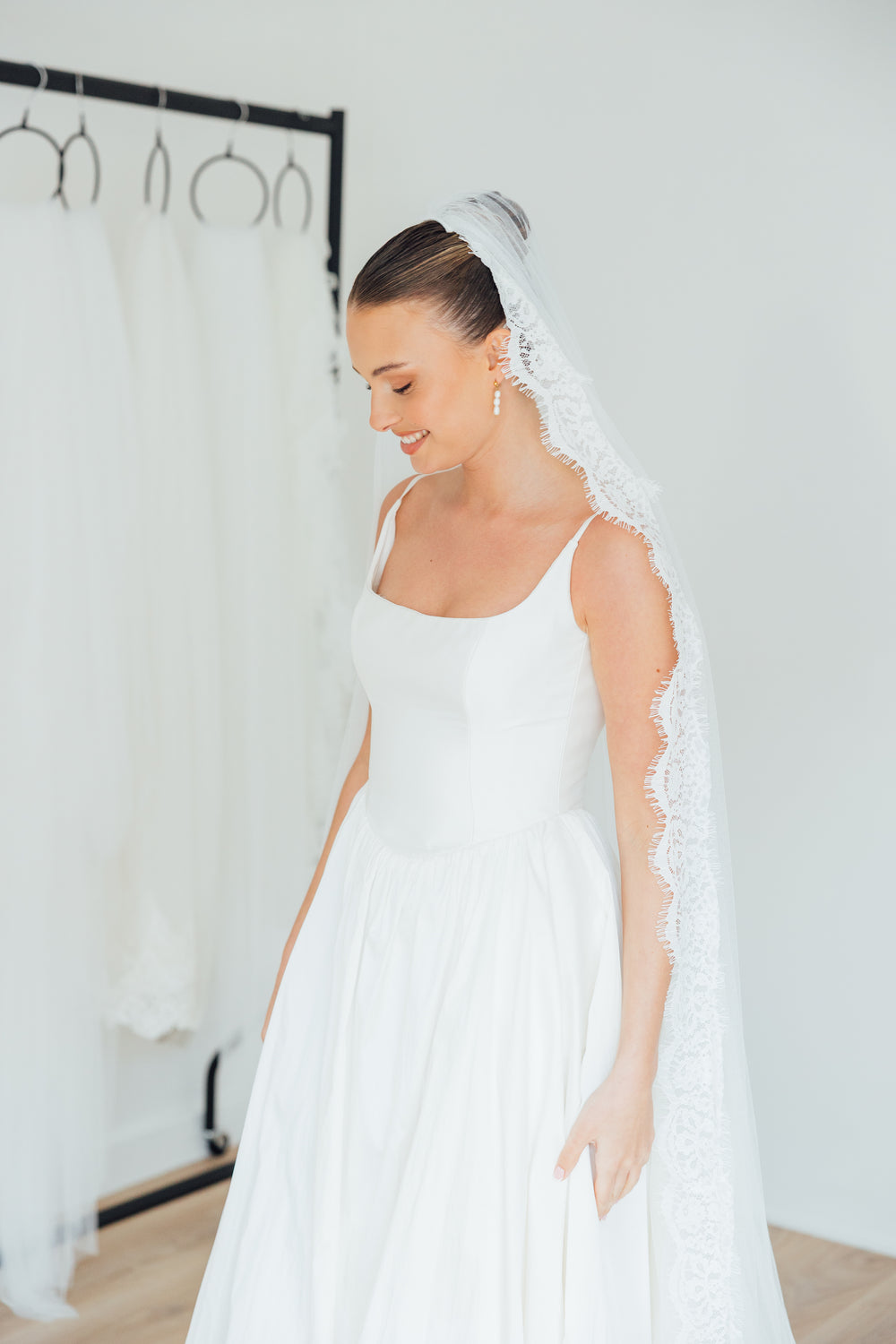SOPHIE. single tier veil, cord lace trim.