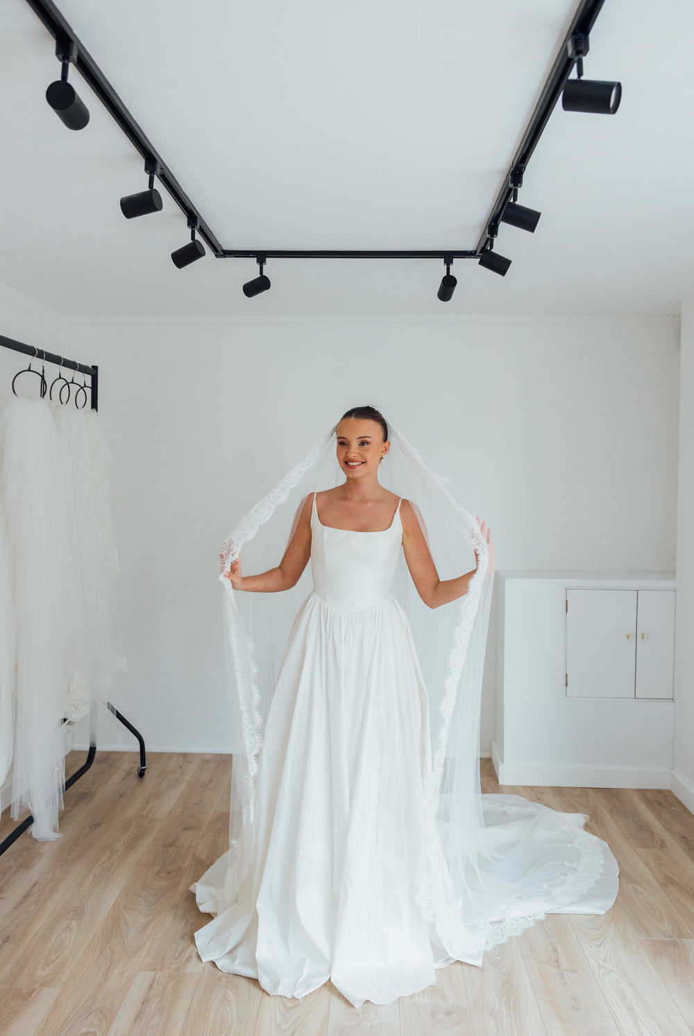 SOPHIE. single tier veil, cord lace trim.