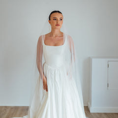 DAPHNE. blusher veil, sparkle detail.