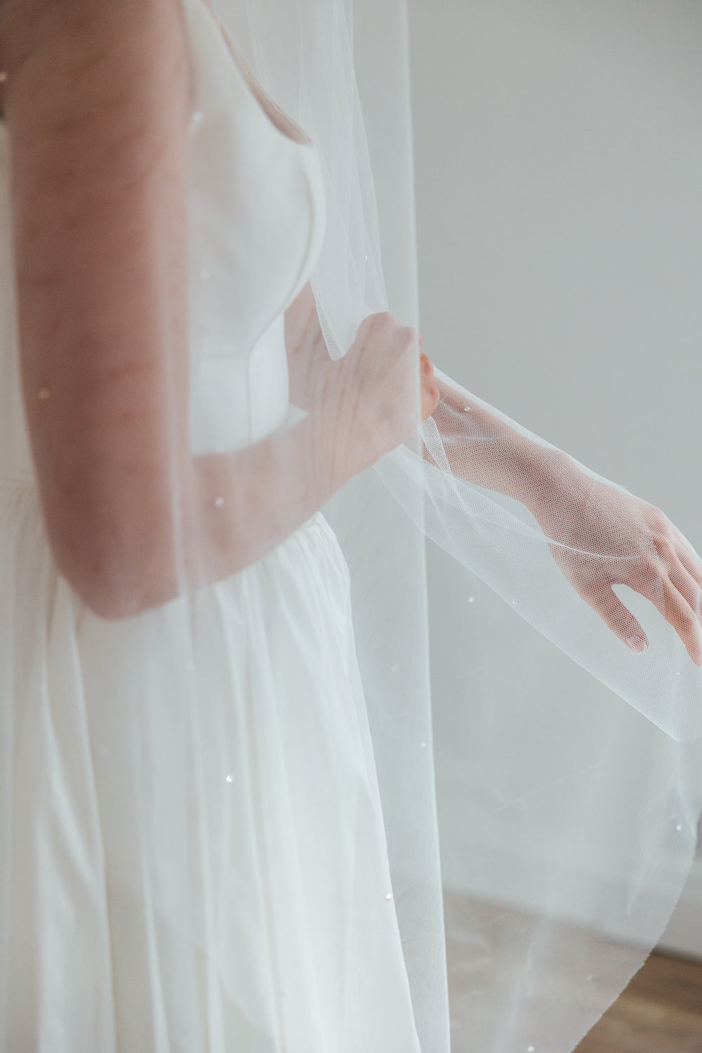 DAPHNE. blusher veil, sparkle detail.