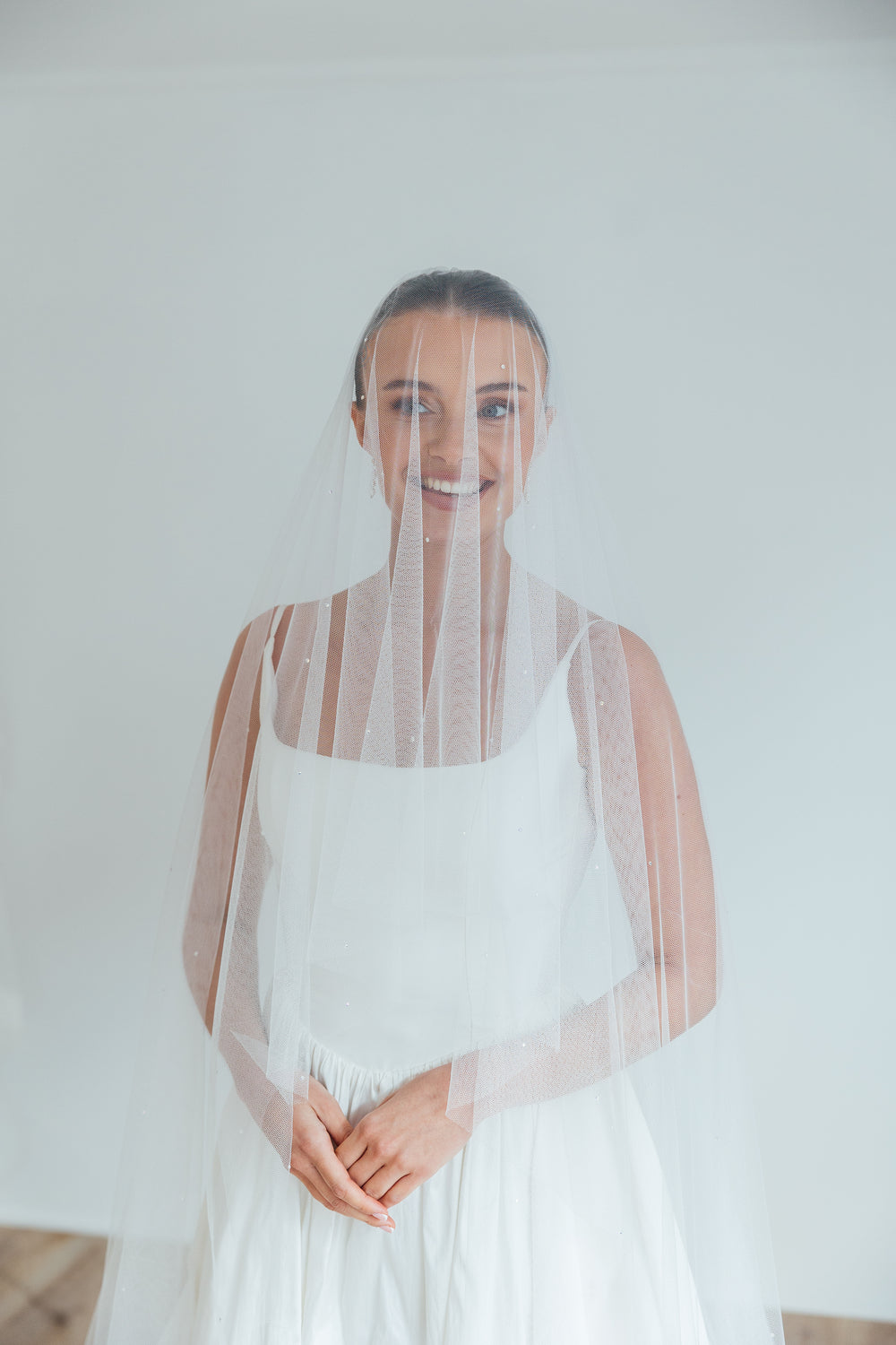 DAPHNE. blusher veil, sparkle detail.