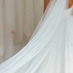 DAPHNE. single tier veil, sparkle detail.