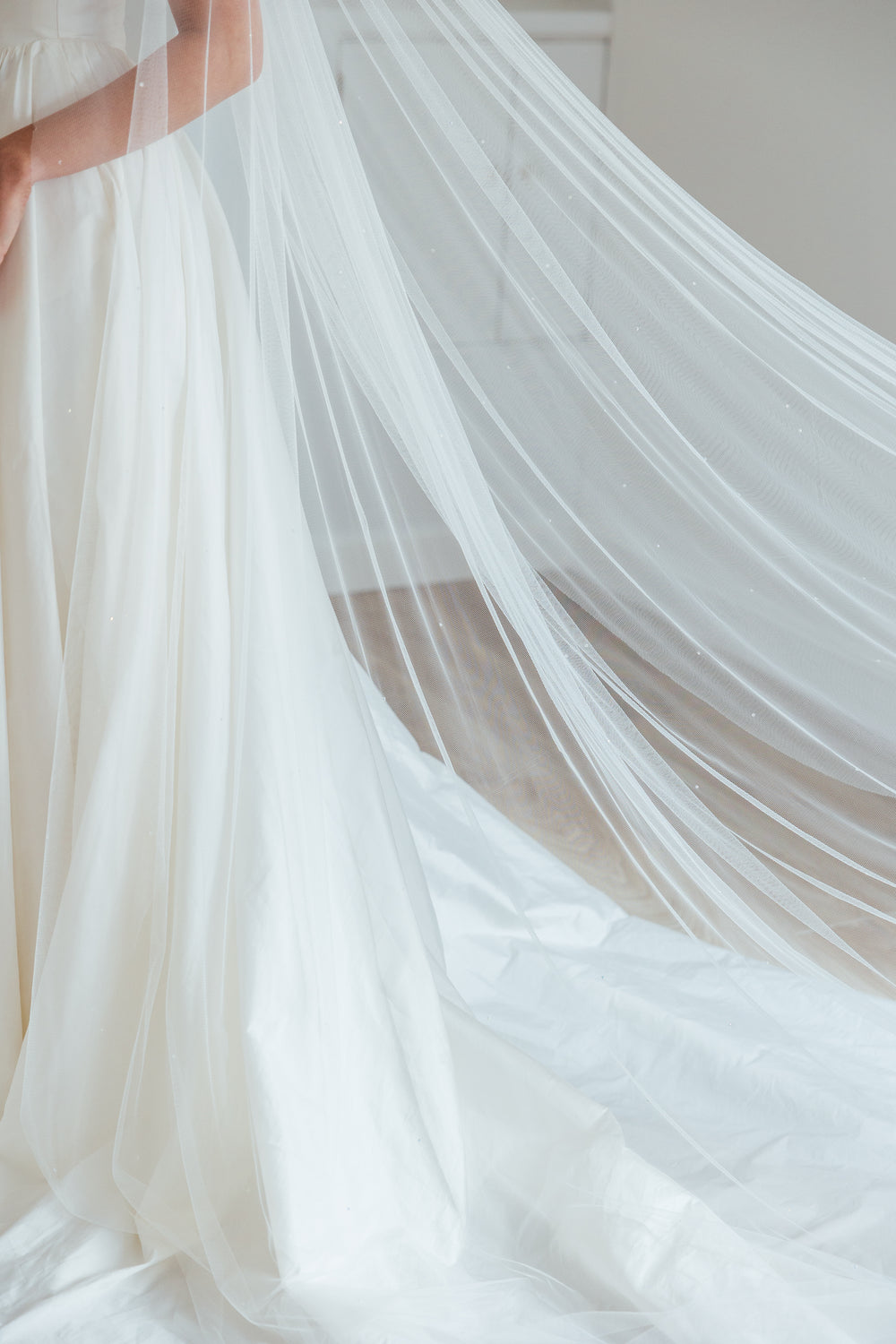 DAPHNE. single tier veil, sparkle detail.