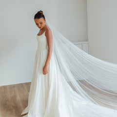 DAPHNE. single tier veil, sparkle detail.