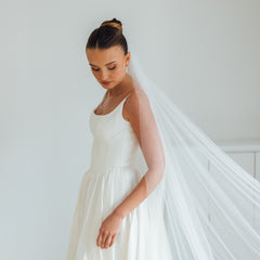 DAPHNE. single tier veil, sparkle detail.