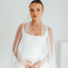 DAPHNE. single tier veil, sparkle detail.