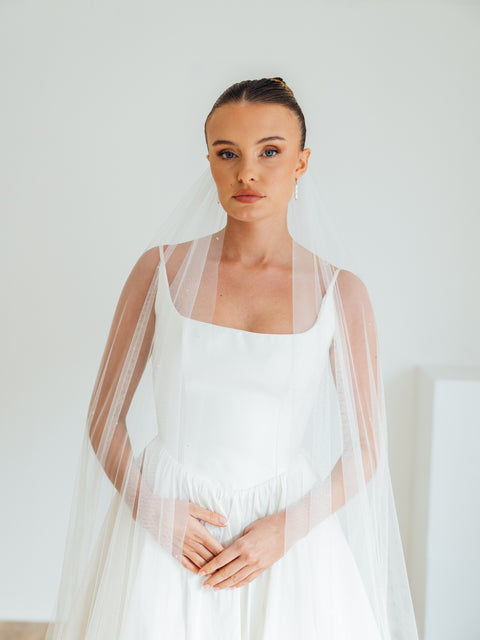 DAPHNE. single tier veil, sparkle detail.