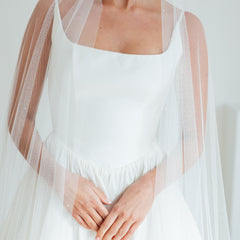 DAPHNE. single tier veil, sparkle detail.