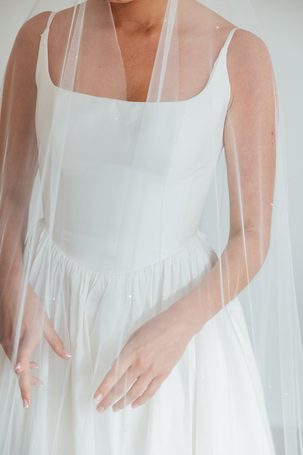 DAPHNE. single tier veil, sparkle detail.