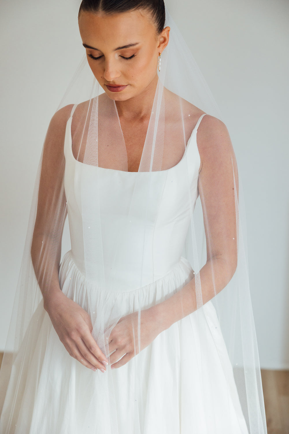 DAPHNE. single tier veil, sparkle detail.