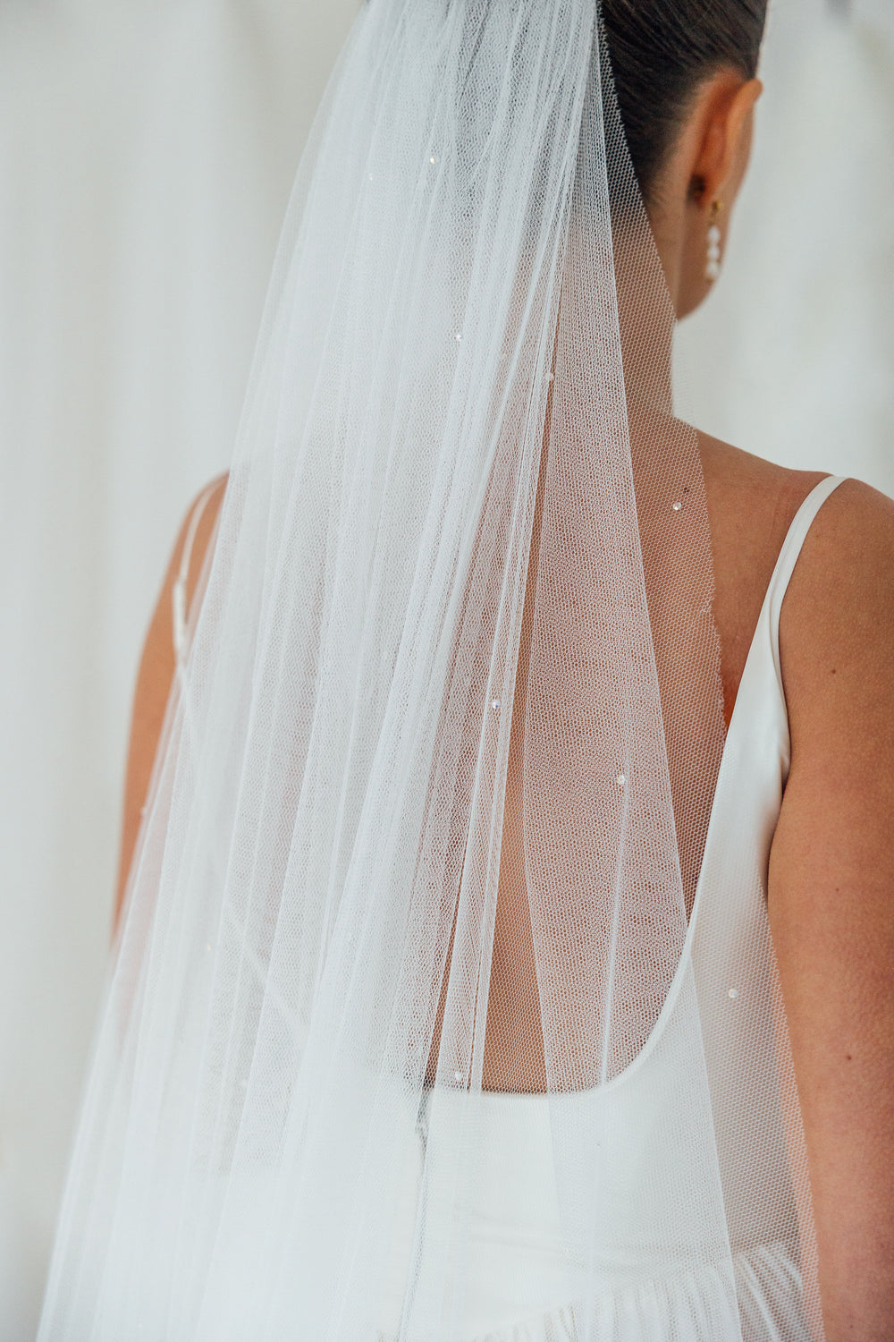 DAPHNE. single tier veil, sparkle detail.