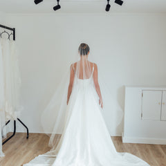 LILY. plain tulle, blusher veil.