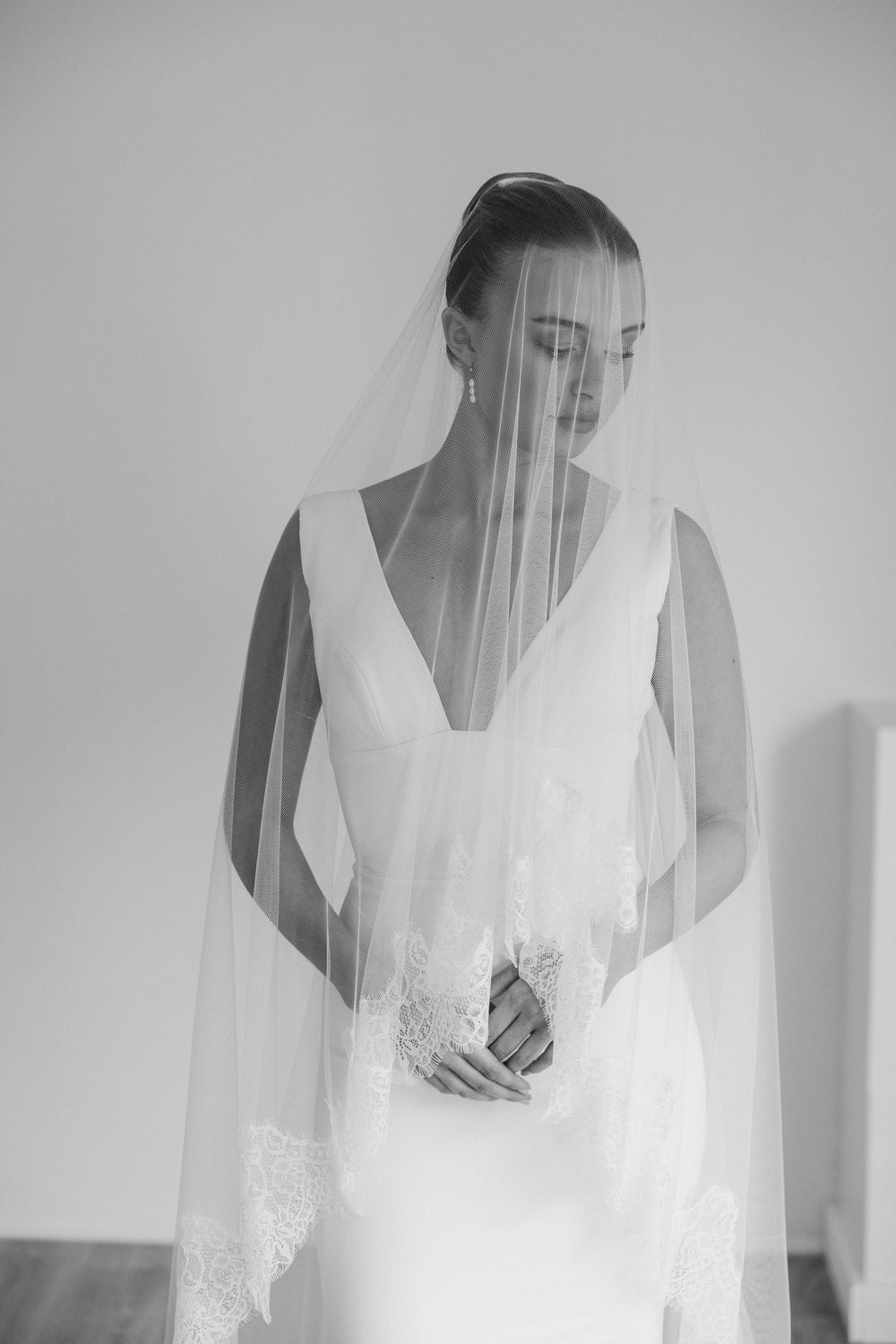 PAIGE. blusher veil, wide lace trim.