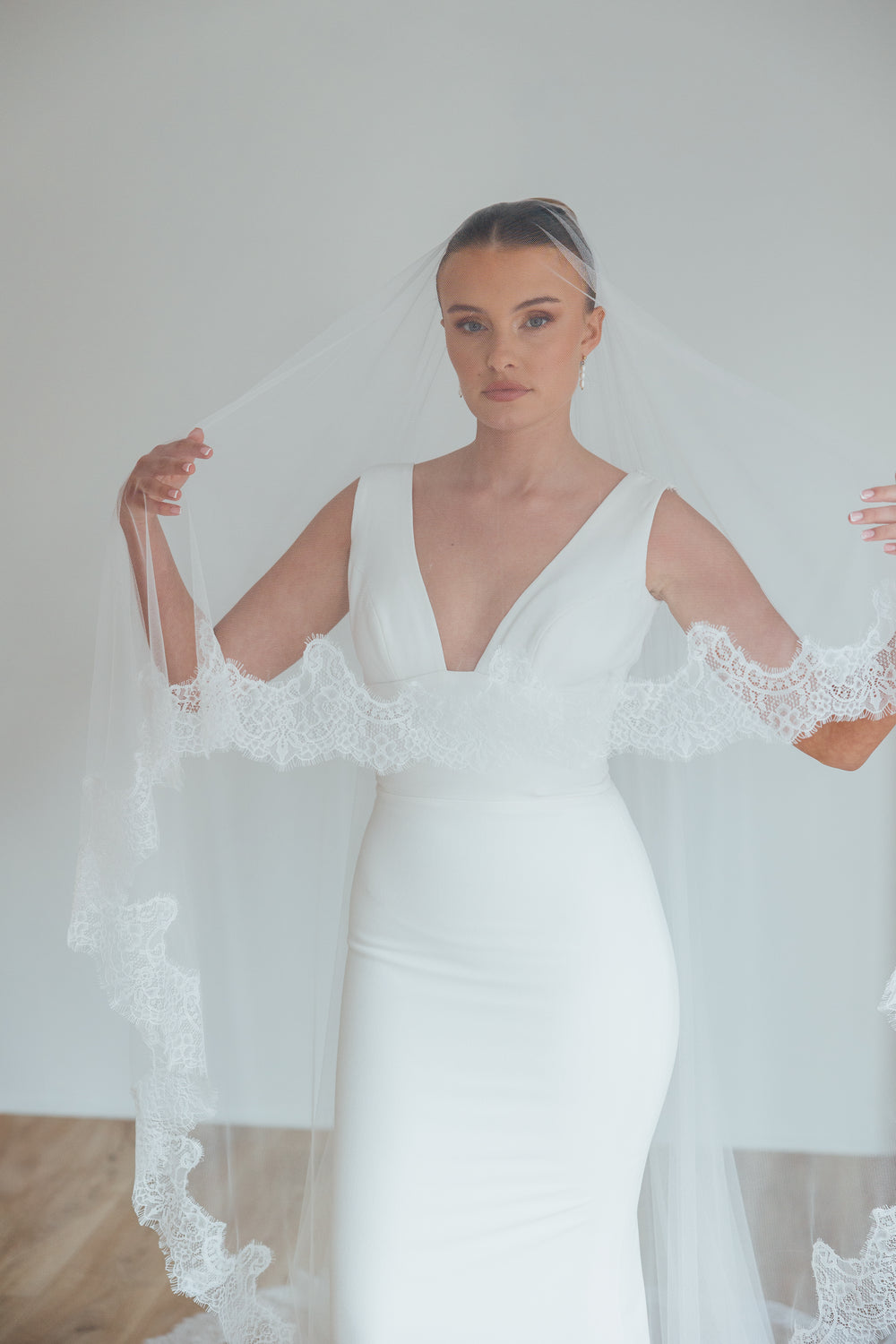 PAIGE. blusher veil, wide lace trim.