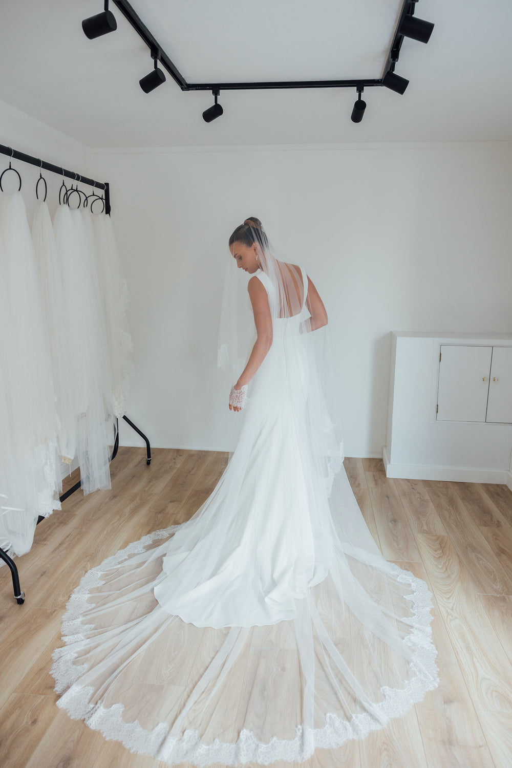 PAIGE. blusher veil, wide lace trim.