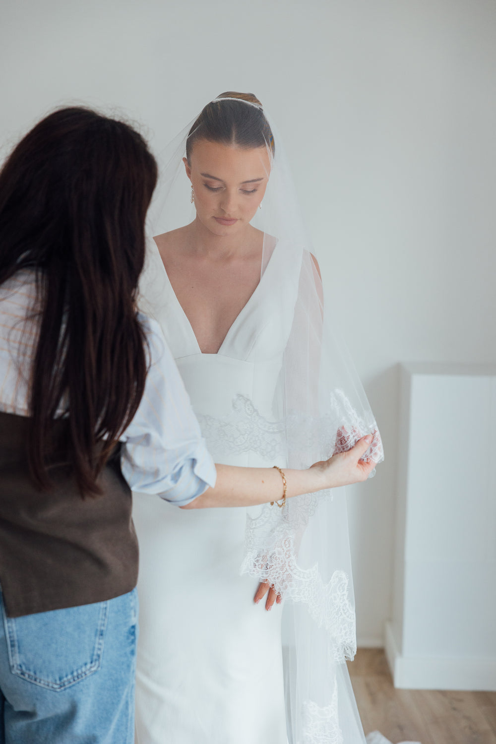 PAIGE. blusher veil, wide lace trim.