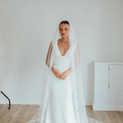 PAIGE. single tier veil, wide lace trim.
