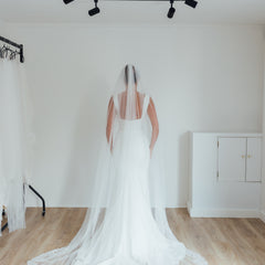 PAIGE. single tier veil, wide lace trim.